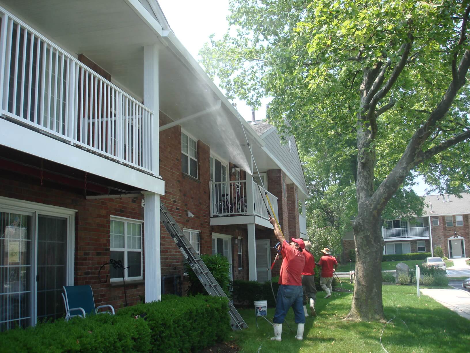 Your property deserves an exterior cleaning ally - and we’re here to fill those shoes! Clean County proudly serves HOAs, condos, and multi-unit properties in the area with comprehensive exterior cleaning solutions.
